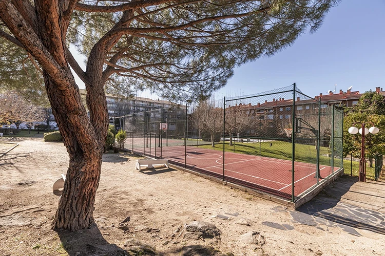Basketball-&-Tennis-Courts
